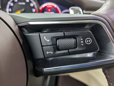 Used 2023 Porsche Panamera 4 image 12