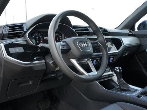 Used 2025 Audi Q3 2.0T Premium image 16