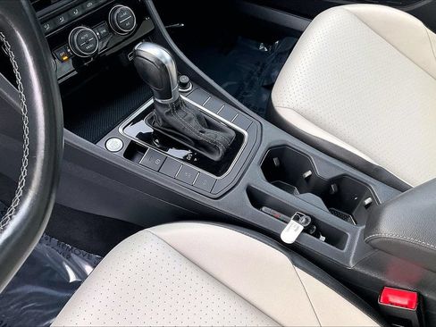 Used 2019 Volkswagen Jetta R-Line w/ R-Line Cold Weather Package FWD image 15