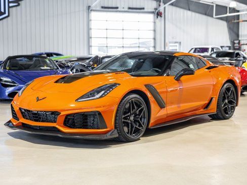 Used 2019 Chevrolet Corvette ZR1 RWD image 2