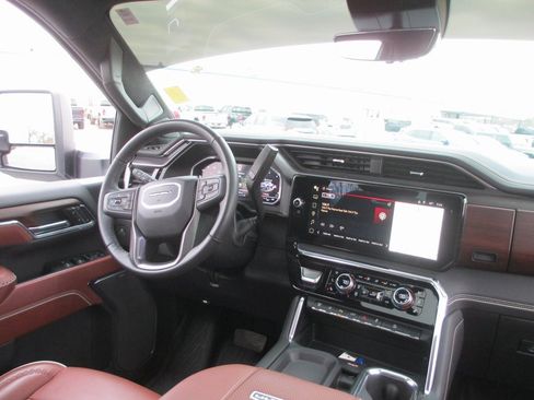 Certified 2024 GMC Sierra 3500 Denali Ultimate image 28