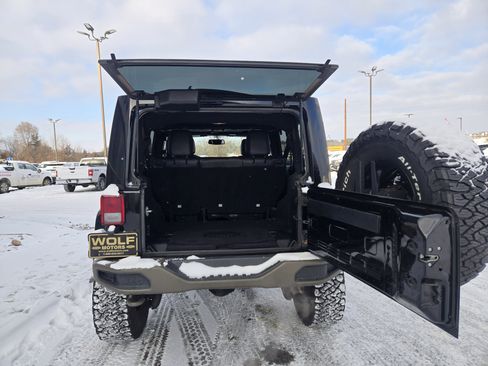 Used 2017 Jeep Wrangler 75th Anniversary image 13