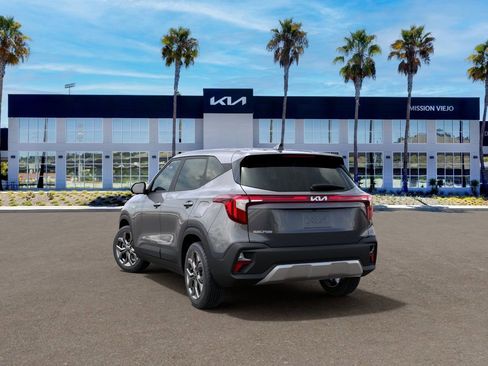 New 2026 Kia Seltos LX FWD image 4