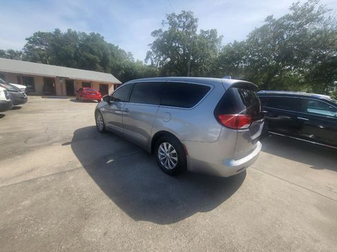 Used 2017 Chrysler Pacifica Touring w/ Tire & Wheel Group FWD image 47