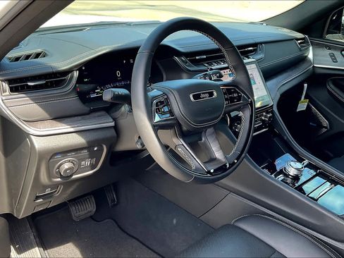 New 2023 Jeep Grand Cherokee Overland w/ Advanced Protech Group III image 8