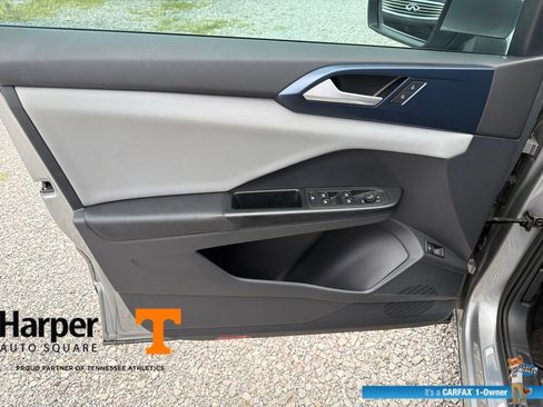 Used 2023 Volkswagen Taos SE w/ Panoramic Sunroof Package FWD image 20