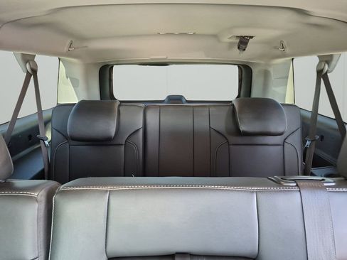 Used 2019 Chevrolet Suburban LT w/ Luxury Package image 25