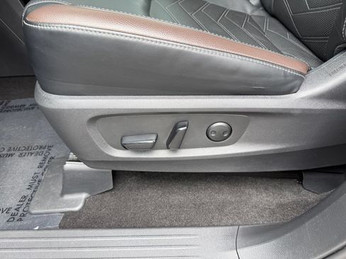 Used 2023 Nissan Pathfinder Platinum AWD/4WD image 7