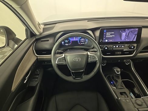 Used 2024 Toyota Grand Highlander FWD image 11