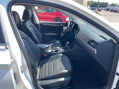 Used 2022 Volkswagen Jetta SE image 45