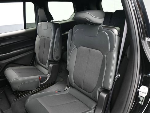 New 2026 Jeep Grand Cherokee L Laredo image 27