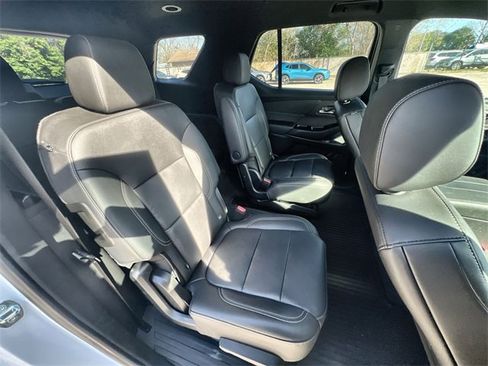 Used 2022 Chevrolet Traverse LT image 26