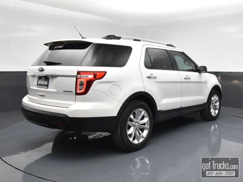 Used 2015 Ford Explorer XLT w/ Equipment Group 202A FWD image 46