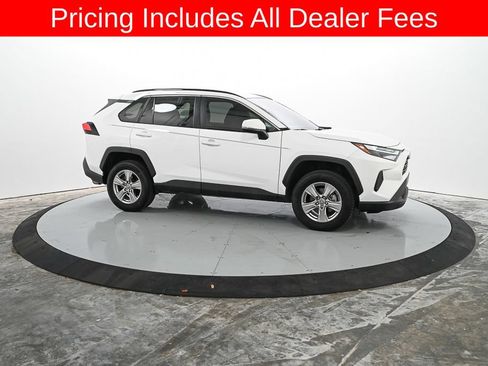 Used 2022 Toyota RAV4 XLE AWD/4WD image 4