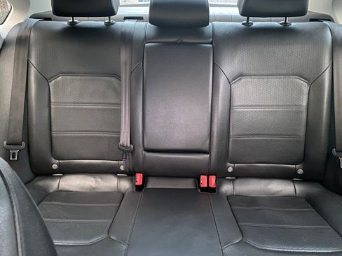 Used 2017 Volkswagen Passat 1.8T SE image 18