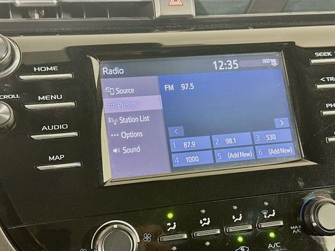 Used 2019 Toyota Camry LE FWD image 21