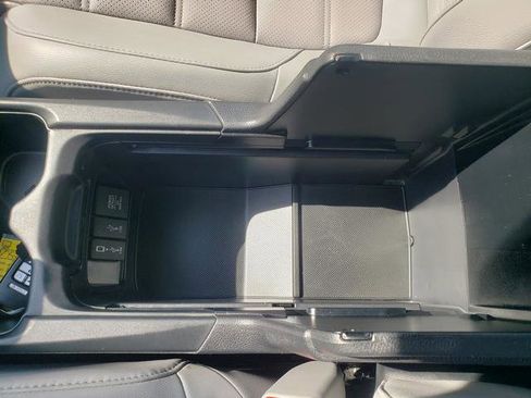 Used 2018 Honda CR-V Touring image 26