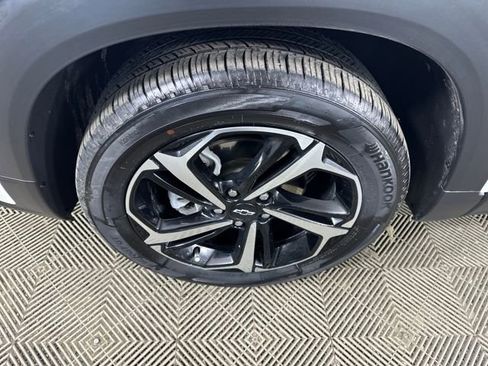 Used 2023 Chevrolet TrailBlazer RS w/ Sun and Liftgate Package image 10