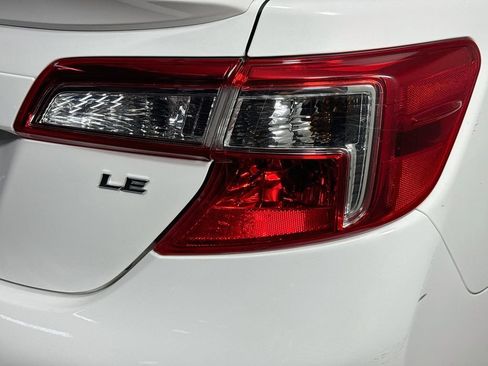 Used 2012 Toyota Camry LE FWD image 30