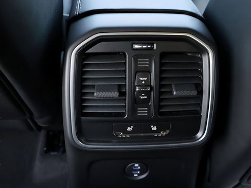 Certified 2026 Porsche Macan image 21