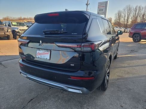 Used 2025 Mitsubishi Outlander SE image 11