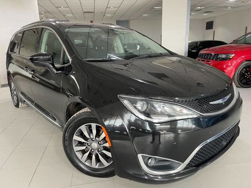Used 2019 Chrysler Pacifica Touring-L Plus w/ Advanced Safetytec Group image 1