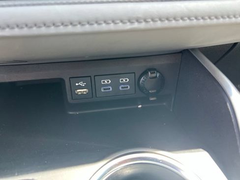 Used 2022 Toyota Highlander L FWD image 37