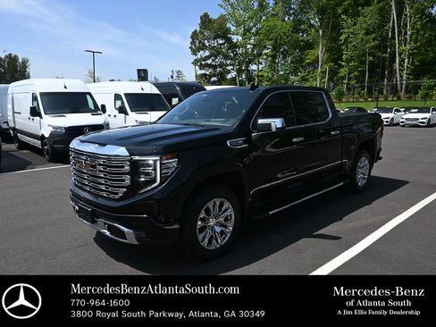 Used 2023 GMC Sierra 1500 Denali w/ Technology Package AWD/4WD image 1