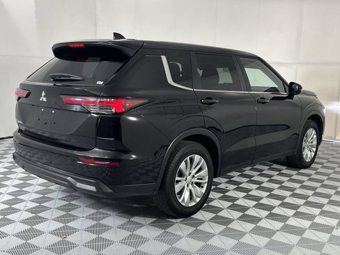 Used 2025 Mitsubishi Outlander ES FWD image 8