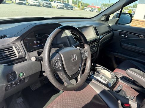 Used 2023 Honda Ridgeline Black Edition image 4