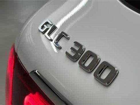 Used 2022 Mercedes-Benz GLC 300 4MATIC image 10