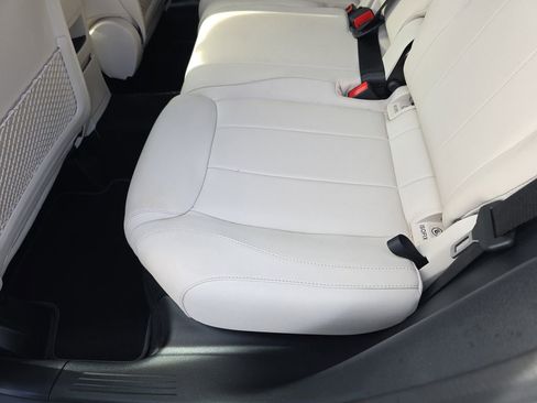 Certified 2025 Mercedes-Benz GLA 250 4MATIC image 18