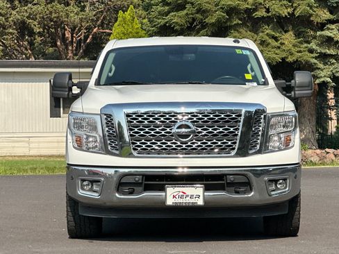 Used 2019 Nissan Titan SV w/ SV Convenience Package AWD/4WD image 9