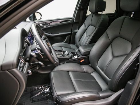 Certified 2026 Porsche Macan AWD/4WD image 5