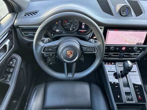 Certified 2025 Porsche Macan AWD/4WD image 15