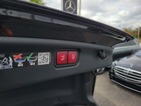 Certified 2025 Mercedes-Benz C 300 Sedan image 9