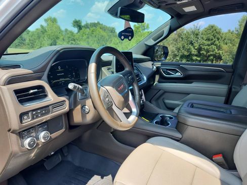 Certified 2024 GMC Yukon SLT w/ SLT Premium Package AWD/4WD image 16