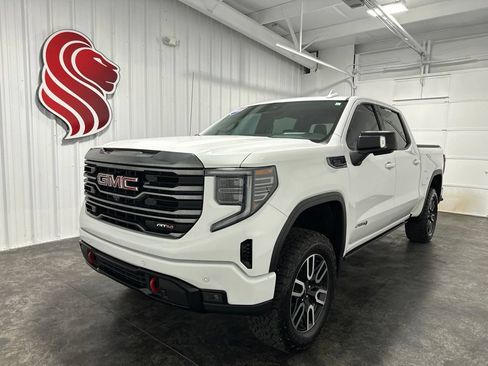 Used 2023 GMC Sierra 1500 AT4 w/ Technology Package AWD/4WD image 1
