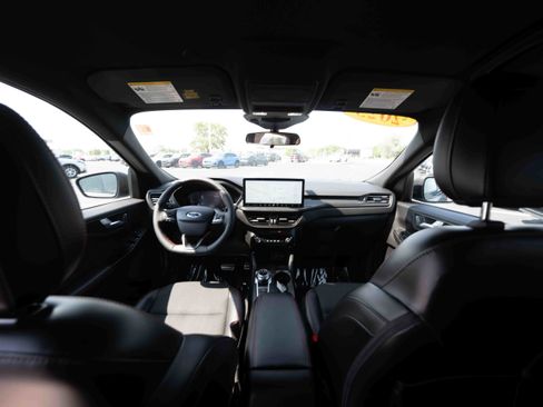 Used 2023 Ford Escape ST-Line w/ Tech Pack #1 AWD/4WD image 19