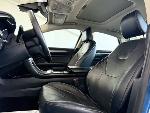 Used 2020 Ford Fusion Titanium image 31