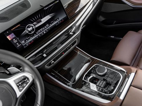 Used 2025 BMW X5 sDrive40i w/ M Sport Package image 29