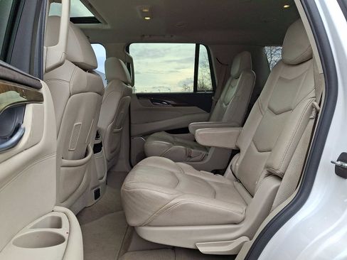 Used 2018 Cadillac Escalade Luxury image 11