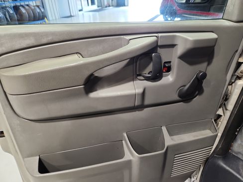 Used 2009 Chevrolet Express 2500 Extended image 11