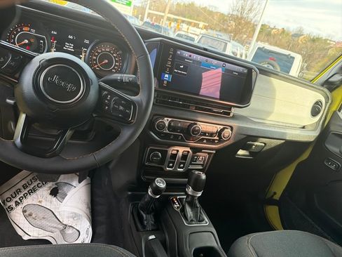 Used 2024 Jeep Wrangler Sport S image 16