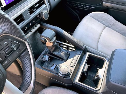 Certified 2024 Toyota Tacoma SR5 AWD/4WD image 16