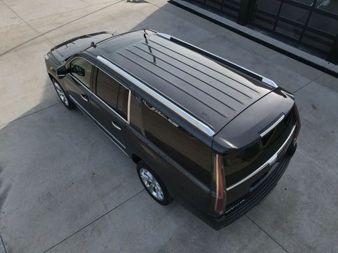 Used 2017 Cadillac Escalade ESV Platinum image 60