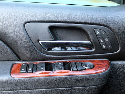 Used 2012 Chevrolet Avalanche LTZ image 10