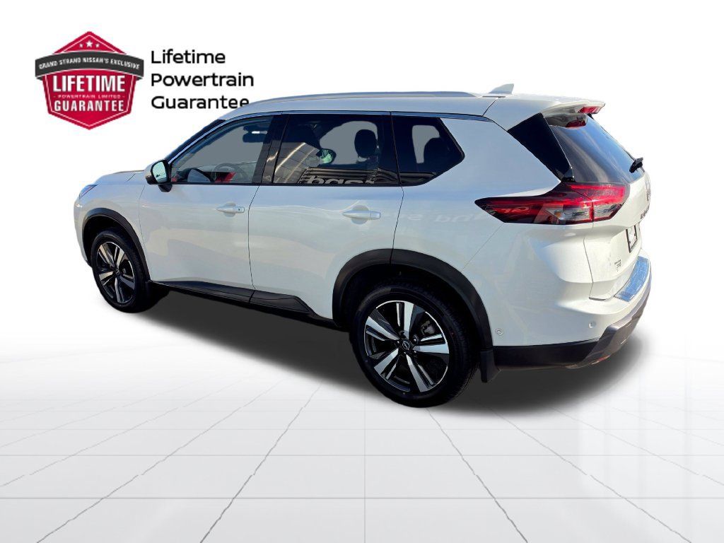 Used 2024 Nissan Rogue SL FWD image 3
