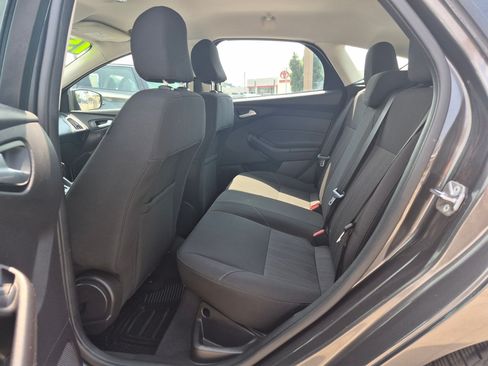 Used 2015 Ford Focus SE w/ SE Cold Weather Package FWD image 25