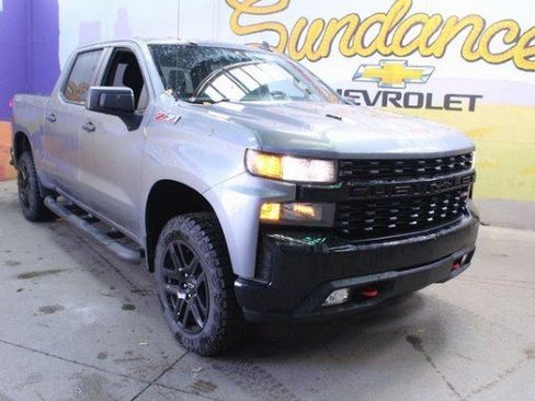 Used 2021 Chevrolet Silverado 1500 Custom Trail Boss w/ LPO, Dark Essentials Package image 2